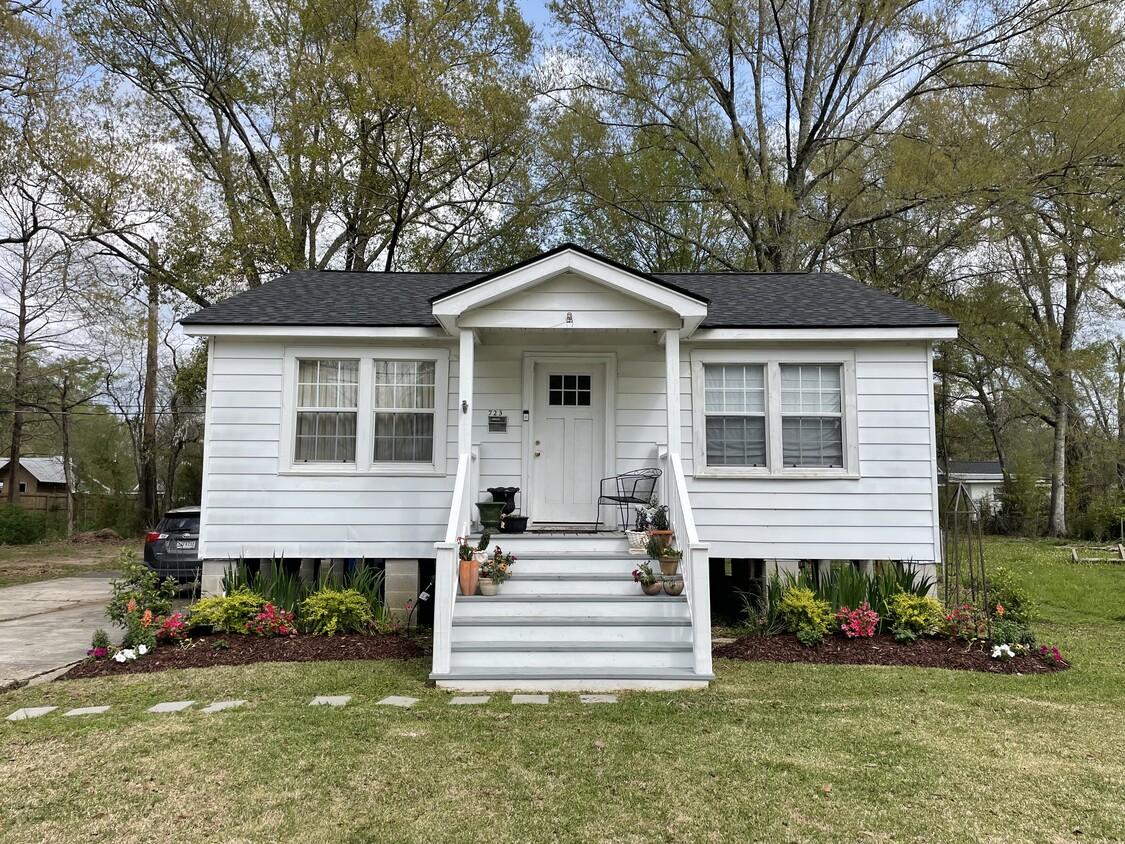 Foto principal - 723 S Cypress St