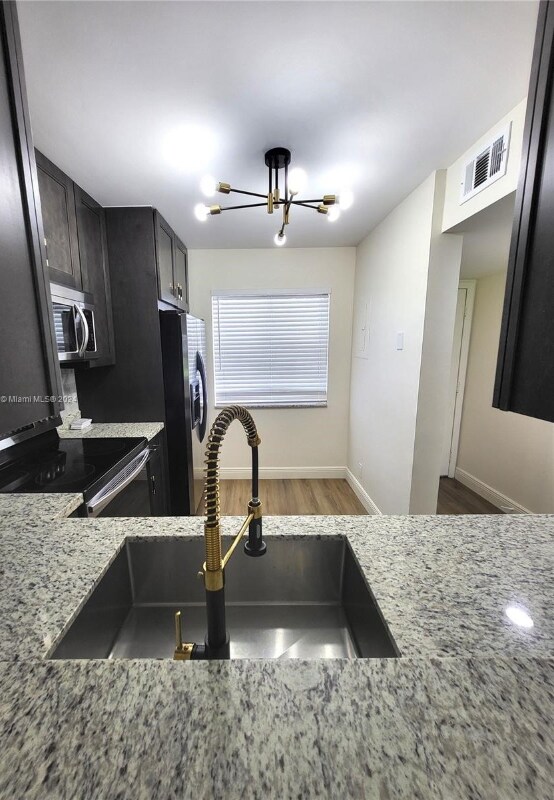 Foto del edificio - 8610 N Sherman Cir