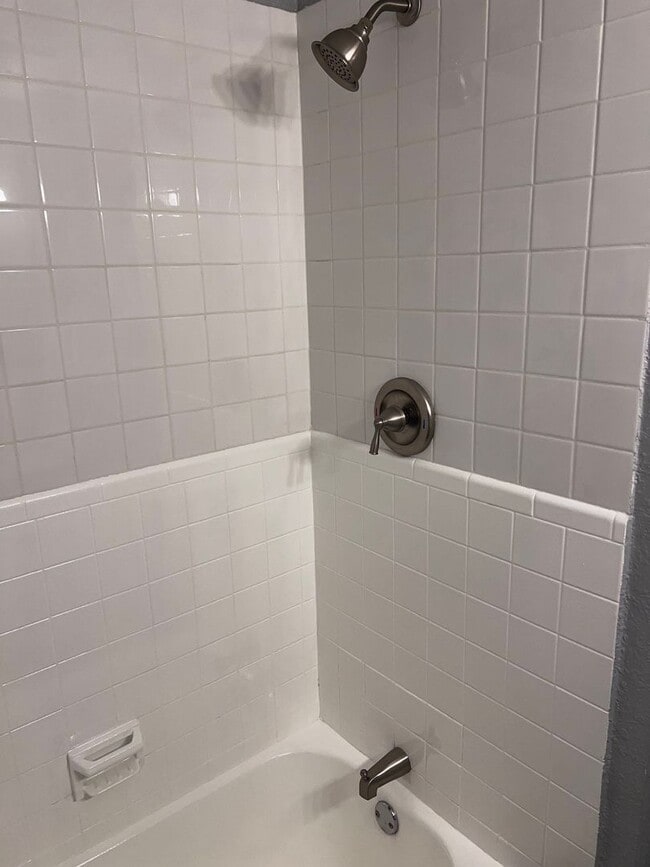 Building Photo - Remodeled 3 Bed 2 bath