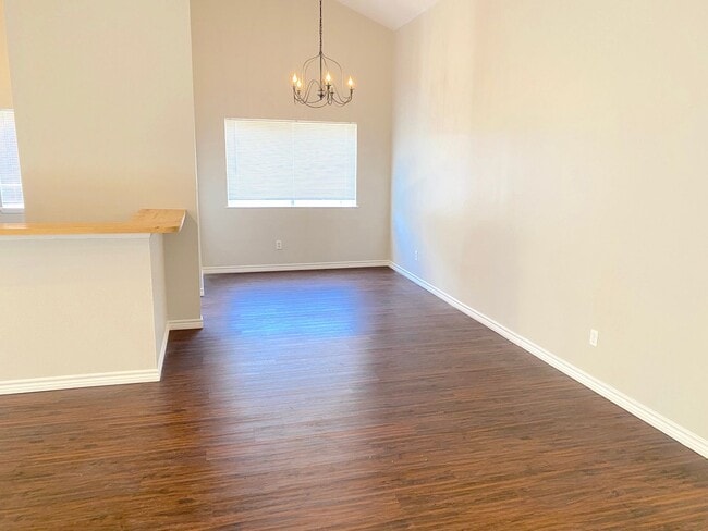 Foto del edificio - FOR SALE or RENT