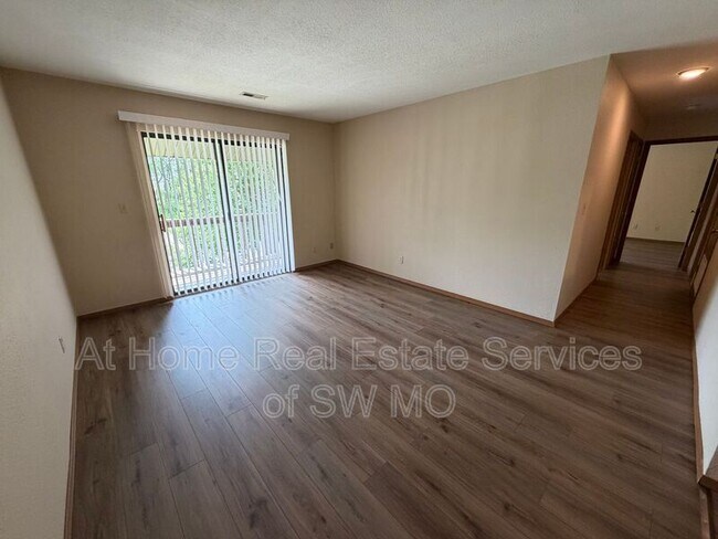 Foto del edificio - 757 E Bain St