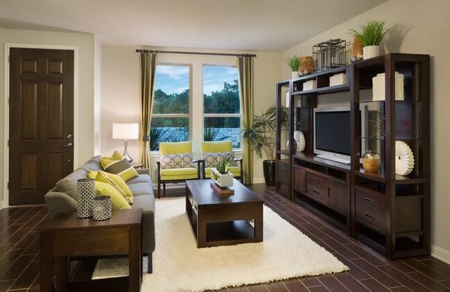 Foto del edificio - 13800 Lyndhurst St