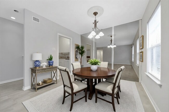 Foto del edificio - 2822 Briarhurst Dr