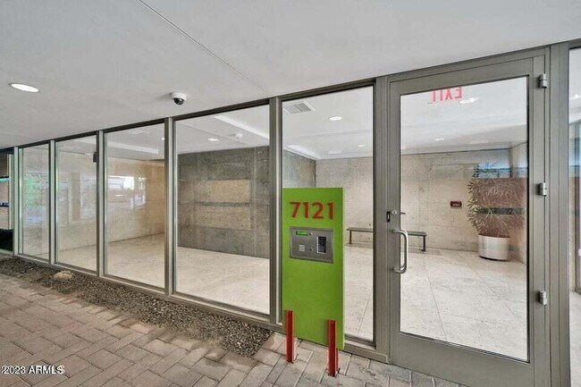 Building Photo - 7121 E Rancho Vista Dr