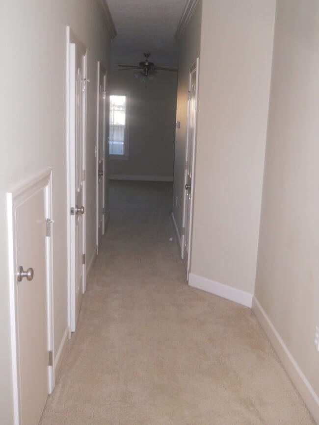 Building Photo - Perimeter Crossing Condos!