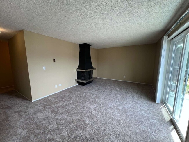 Building Photo - Condo Unit in Kent Available Now!