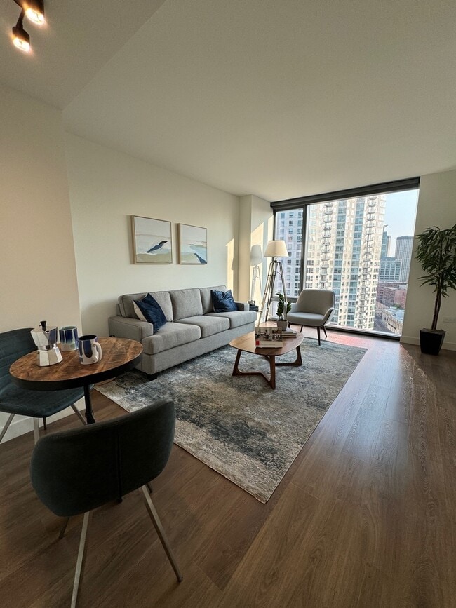 Foto del edificio - 350 N Canal St