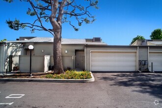 Building Photo - 15766 Midwood Dr