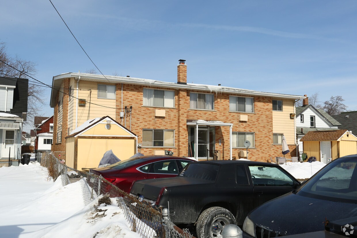 549 Elm St, Wyandotte, MI 48192 Apartments in Wyandotte, MI