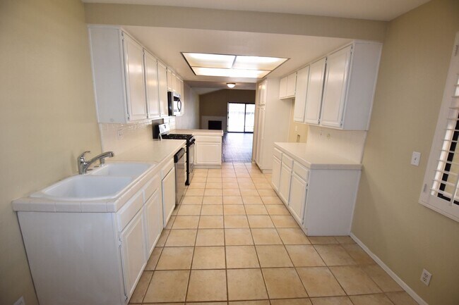 Building Photo - 270 Pasteur Pl