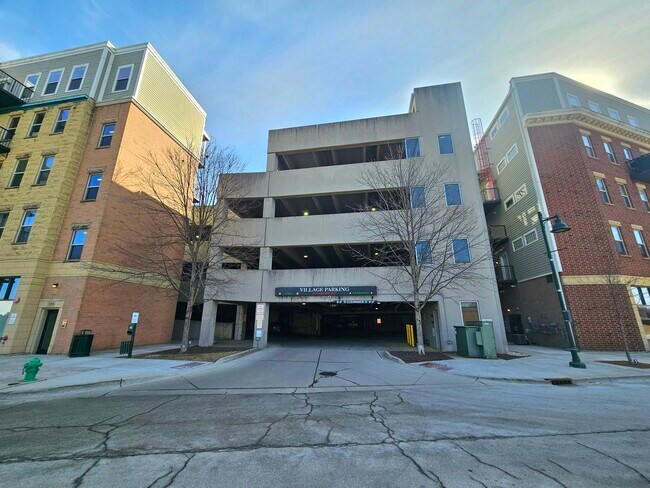 Building Photo - 332 River St