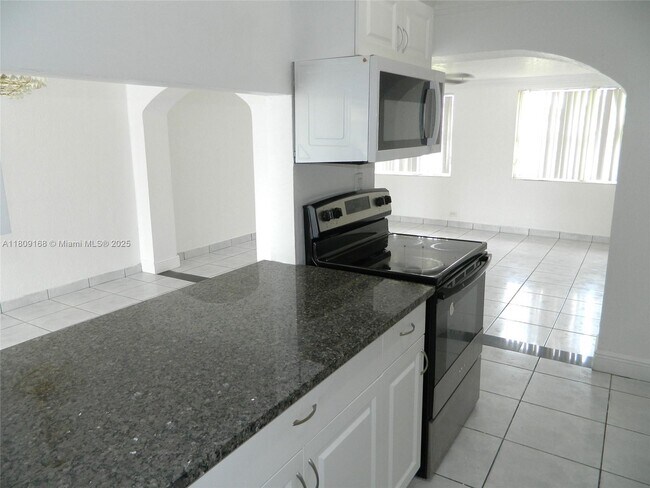Foto del edificio - 1270 SW 29th Terrace