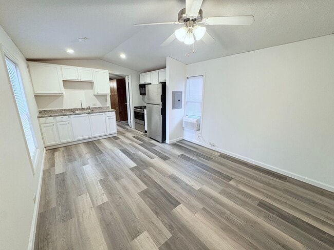 Foto del edificio - 930 Cedar Village Ln