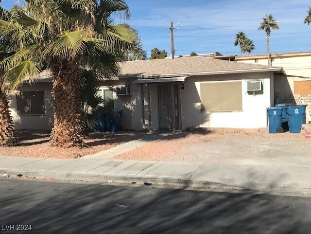 Primary Photo - 470 E Naples Dr