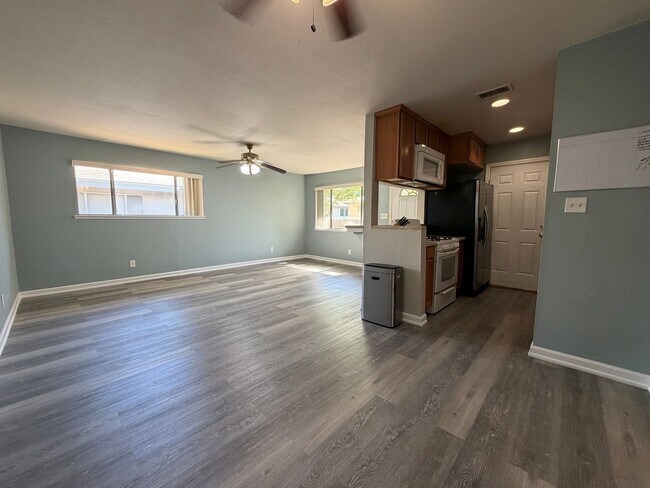 Foto del edificio - Upstairs 2/1 home in Greenback Estates