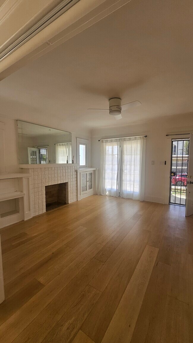 Foto del edificio - 1034 N Kenmore Ave