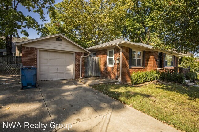 Building Photo - 3 br, 2 bath House - 302 SW "C" Street