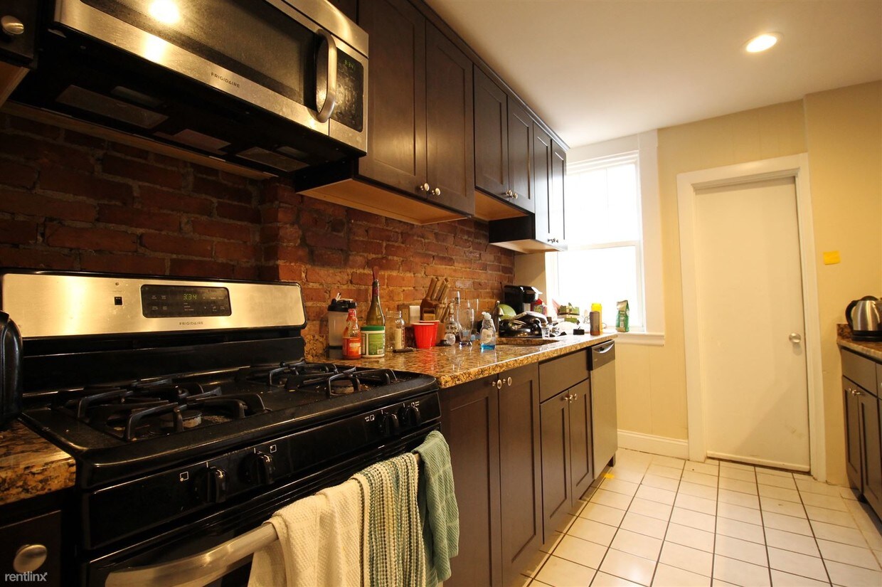 Primary Photo - 17 Bennett St
