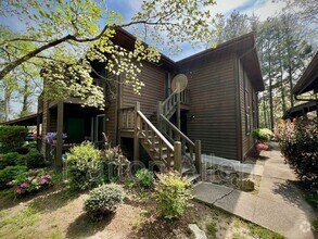 Building Photo - 580 Courtwood Ln