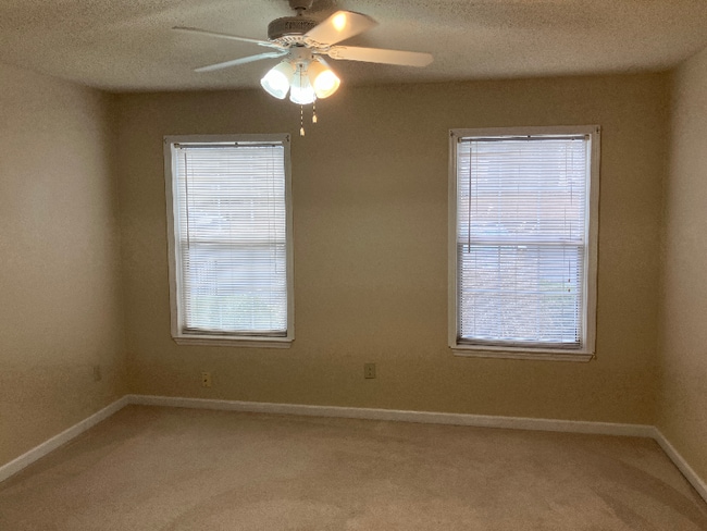 Building Photo - 815 Ridgefield Dr