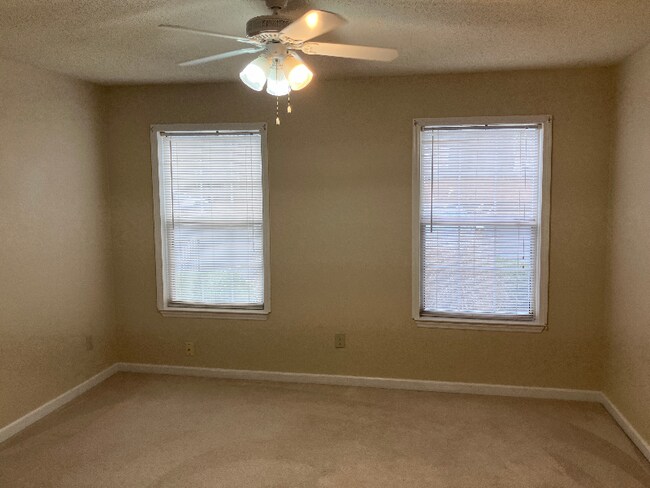 Foto del edificio - 815 Ridgefield Dr