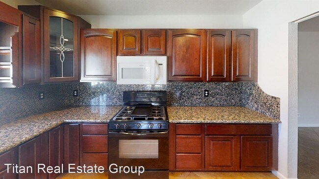 Foto del edificio - 4 br, 3 bath House - 60 E Gilman Str