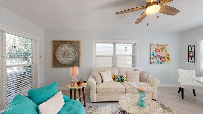 Building Photo - 1 br, 1 bath Condo - 3252 NE 13th St Apt 5