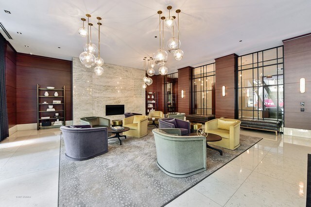 Building Photo - 2 W Delaware Pl