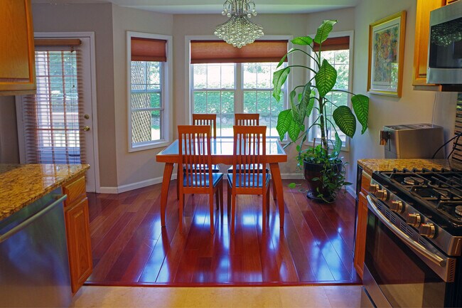 Foto del edificio - 905 Somerset Ct