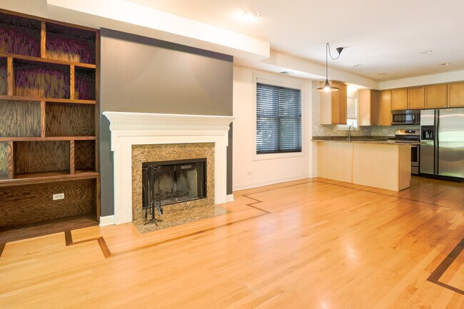 Building Photo - 1041 N Marshfield Ave