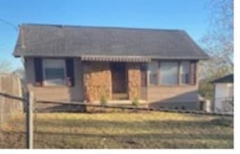 Building Photo - 2638 Summit Ave