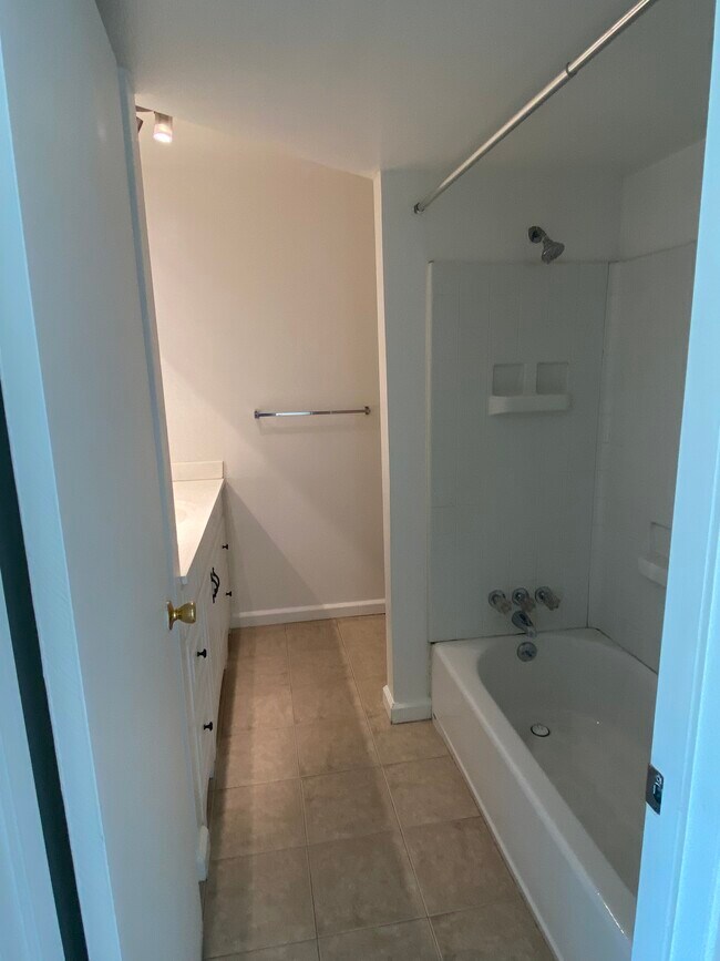 Bathroom with shower /tub - 825 Oak Grove Rd