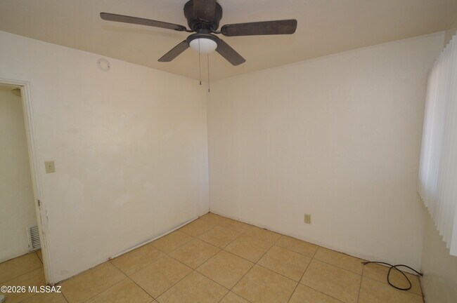 Foto del edificio - 4650 E 19th St