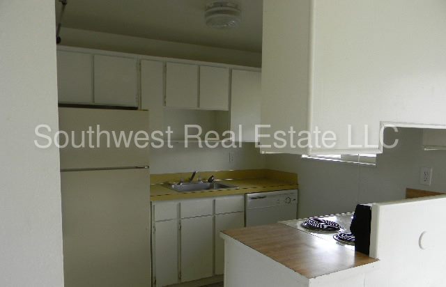 Building Photo - 132 Skyline Dr