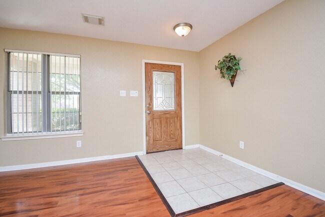 Building Photo - 15426 Lynford Crest Dr
