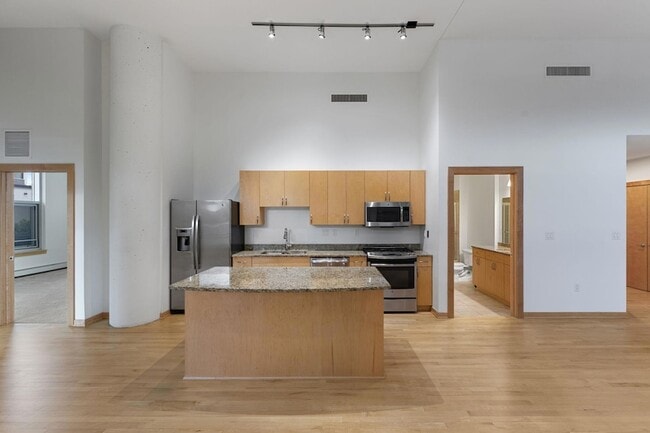 Building Photo - 1120 S 2nd St