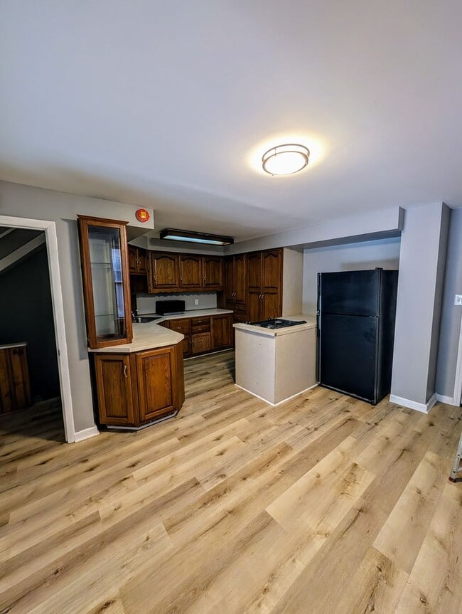 Building Photo - Freshly Remodeled 3 Bedroom House