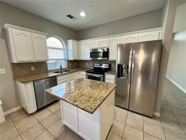 Building Photo - 4-bedroom home in NWISD