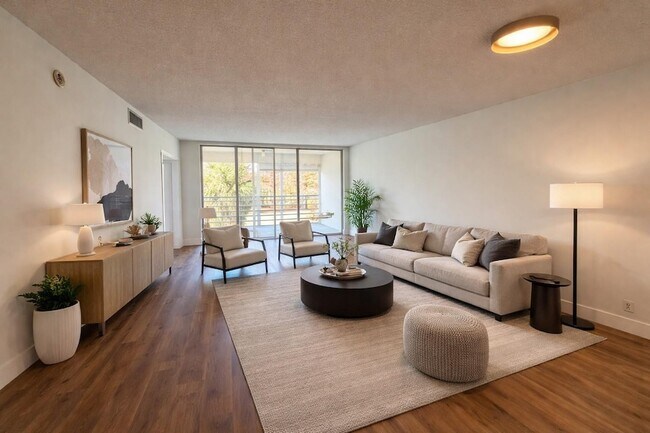 Foto del edificio - 605 Oaks Dr