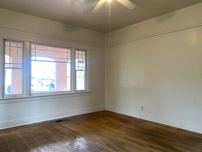 Photo - Available Now! Charming 3-bdrm./1.5-bath, ... House