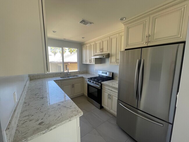 Building Photo - 3161 Rowena Ave