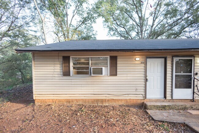 Building Photo - 1013 W Slaton Ave