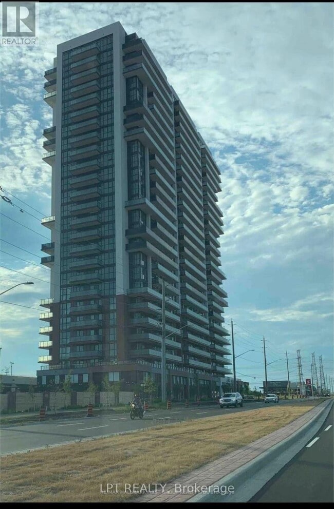Building Photo - 2550 Simcoe St N