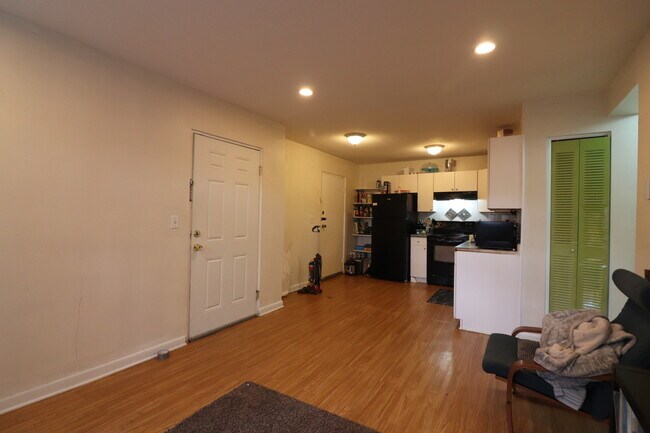 Building Photo - 256 Parker Hill Ave