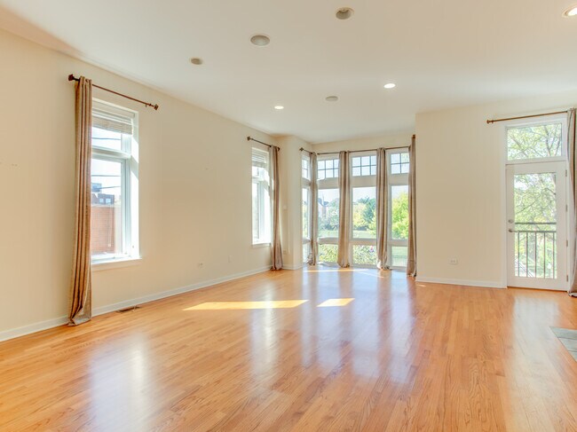 Foto del edificio - 2849 N Hermitage Ave