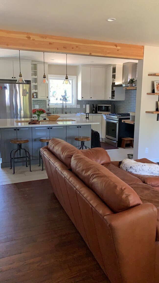 Foto del edificio - 1261 NE Dempsey Dr