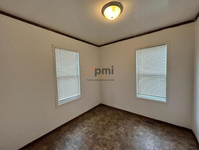 Building Photo - 207 N Woodland Ave