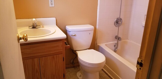 Master bathroom - 412 Leeville Pike
