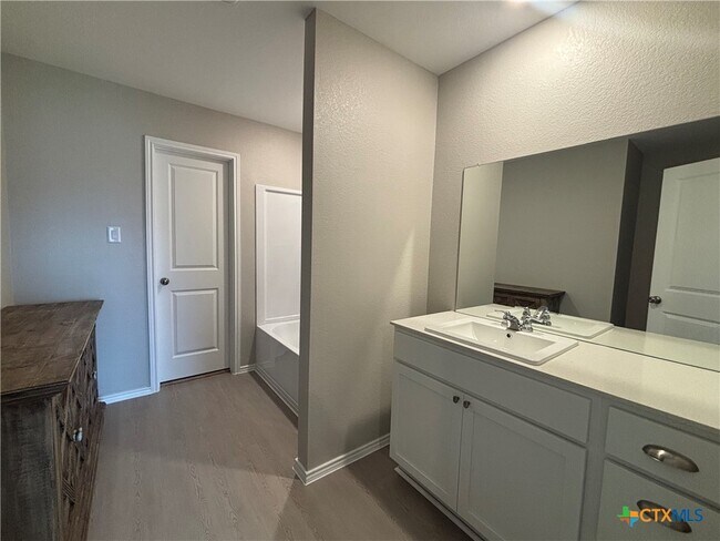 Building Photo - 321 Bertram Oaks Dr