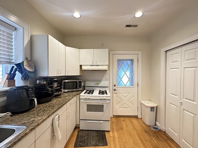 Foto del edificio - 2619 W Greenleaf Ave